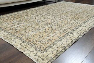 Vintage Floral Area Rug - Thumbnail