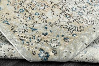 Minimalist Vintage Floral Rug - Thumbnail