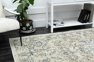 Minimalist Vintage Floral Rug - Thumbnail