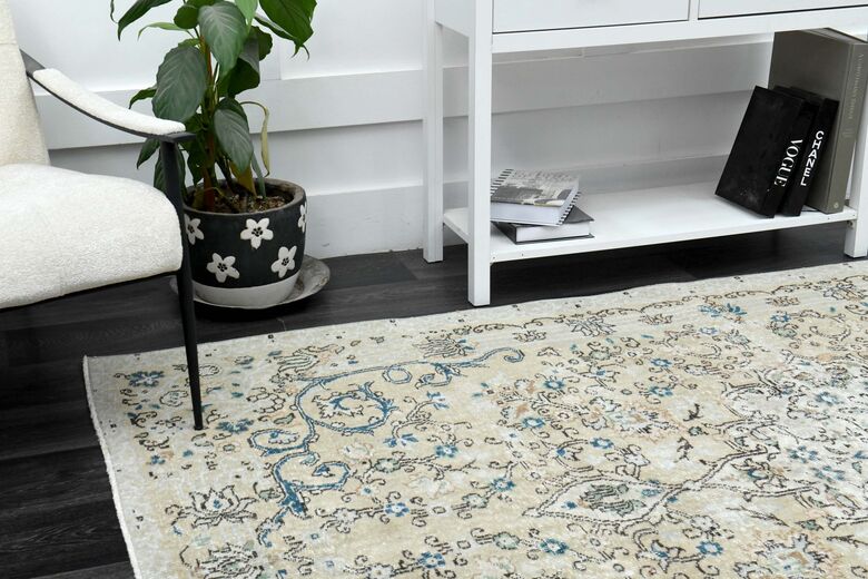 Minimalist Vintage Floral Rug