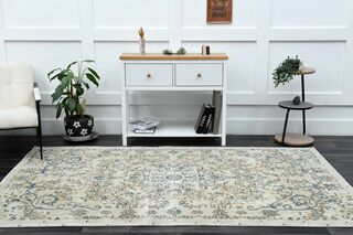 Minimalist Vintage Floral Rug - Thumbnail