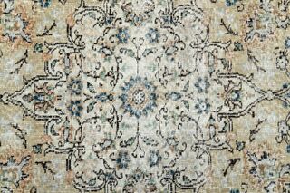 Minimalist Vintage Floral Rug - Thumbnail