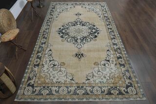 Medallion Vintage Area Rug - Thumbnail