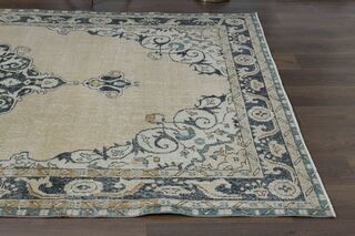 Medallion Vintage Area Rug - Thumbnail