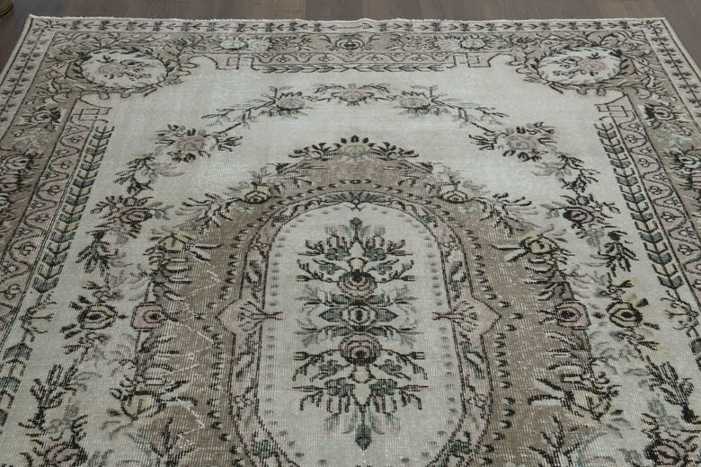 Royal White Vintage Rug