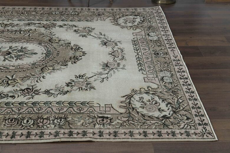 Royal White Vintage Rug