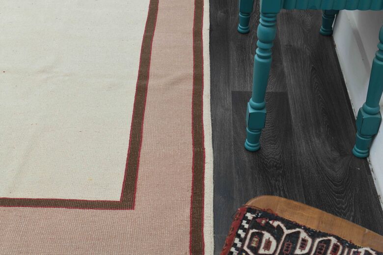 Bordered Geometric Thin Rug