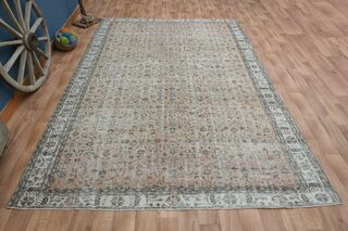 Floral Vintage Area Rug - Thumbnail