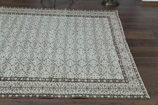 Floral Vintage Area Rug - Thumbnail