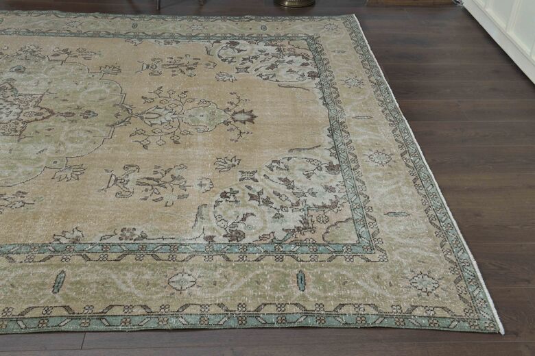 Oriental Handwoven Wool Rug