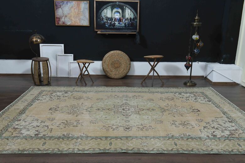 Oriental Handwoven Wool Rug