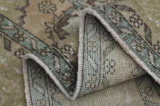 Oriental Handwoven Wool Rug - Thumbnail