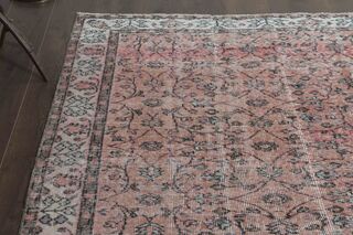 Retro Floral Area Rug - Thumbnail