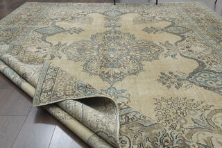 Brown Green Vintage Area Rug - Thumbnail