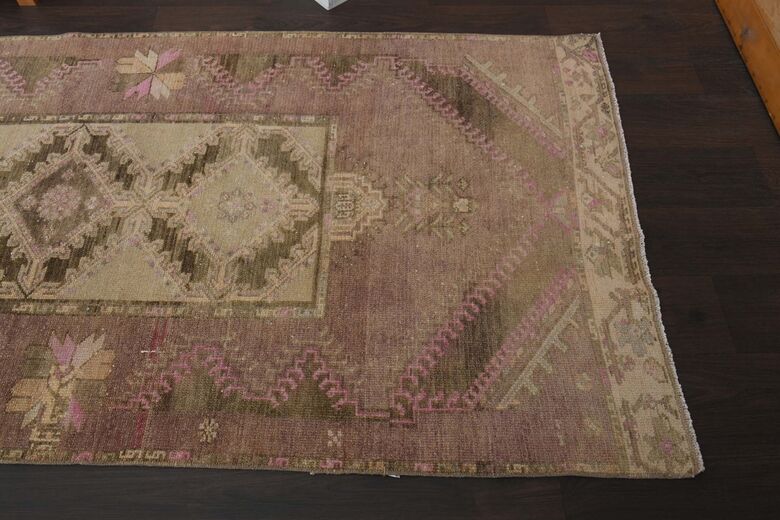 Pink Brown Vintage Runner