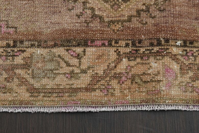 Pink Brown Vintage Runner