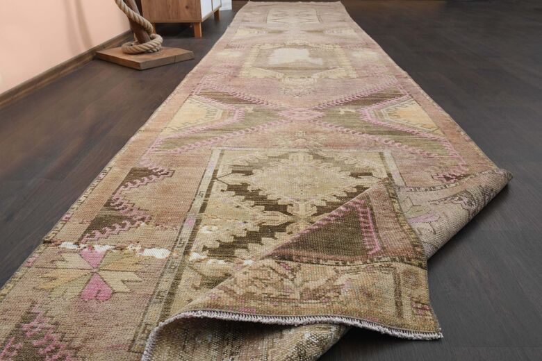 Pink Brown Vintage Runner