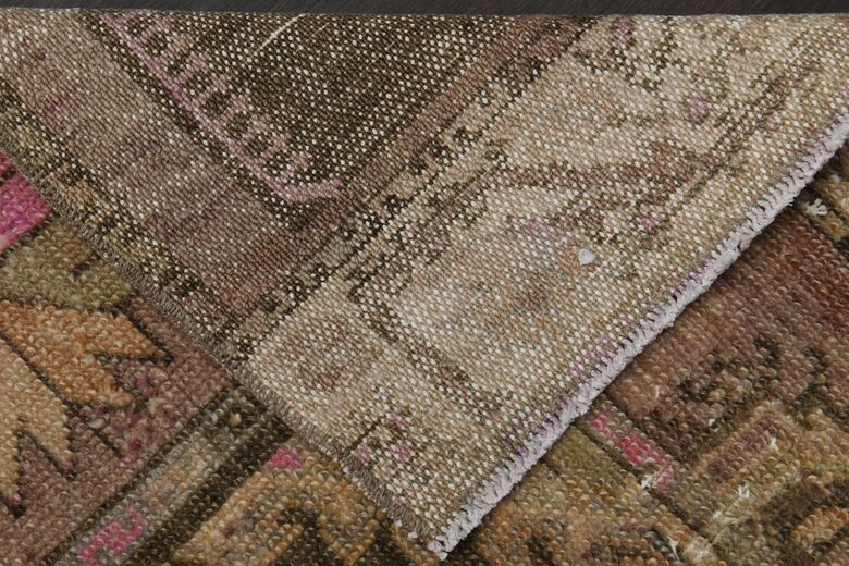 Pink Brown Vintage Runner