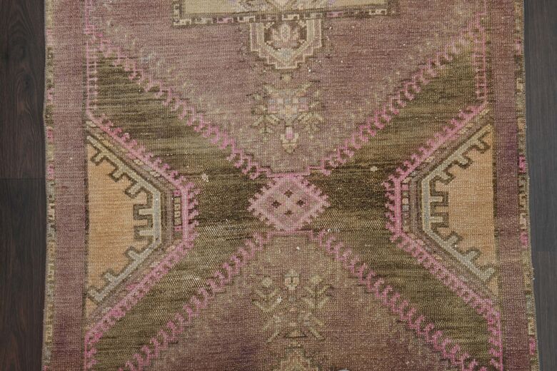 Pink Brown Vintage Runner