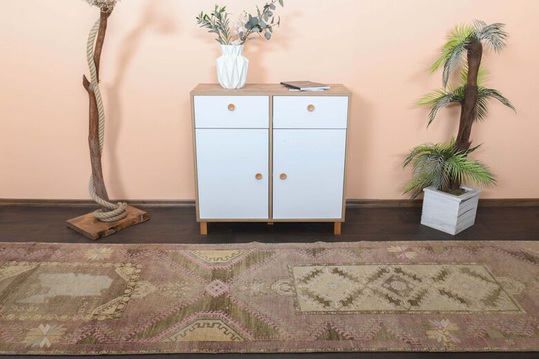 Pink Brown Vintage Runner