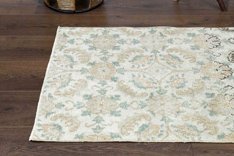 Beige Floral Vintage Runner