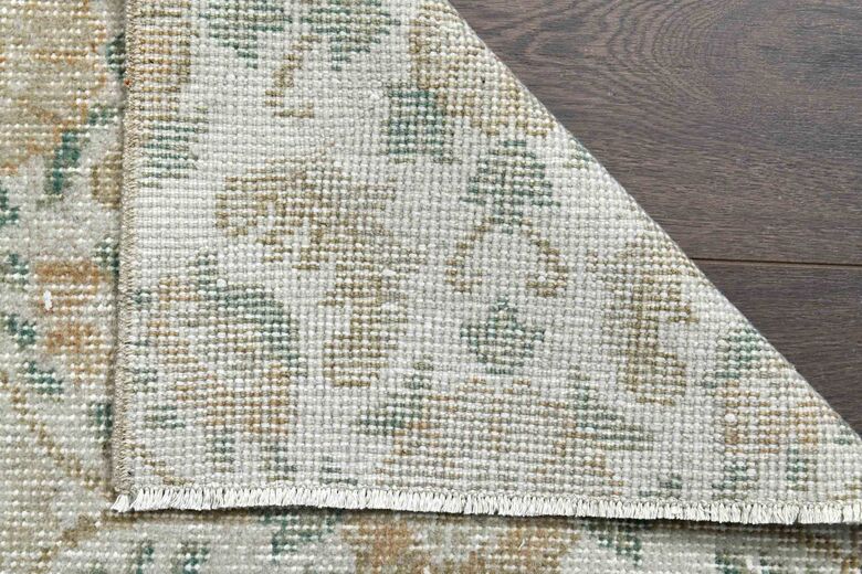 Beige Floral Vintage Runner