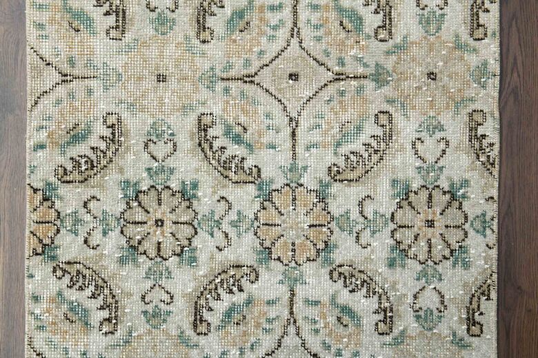 Beige Floral Vintage Runner