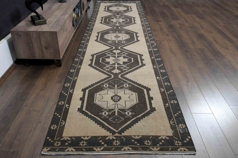 Geometric Brown Beige Vintage Runner