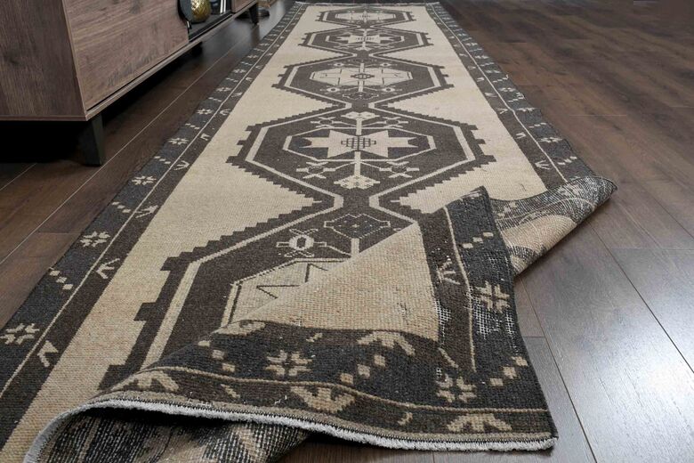 Geometric Brown Beige Vintage Runner