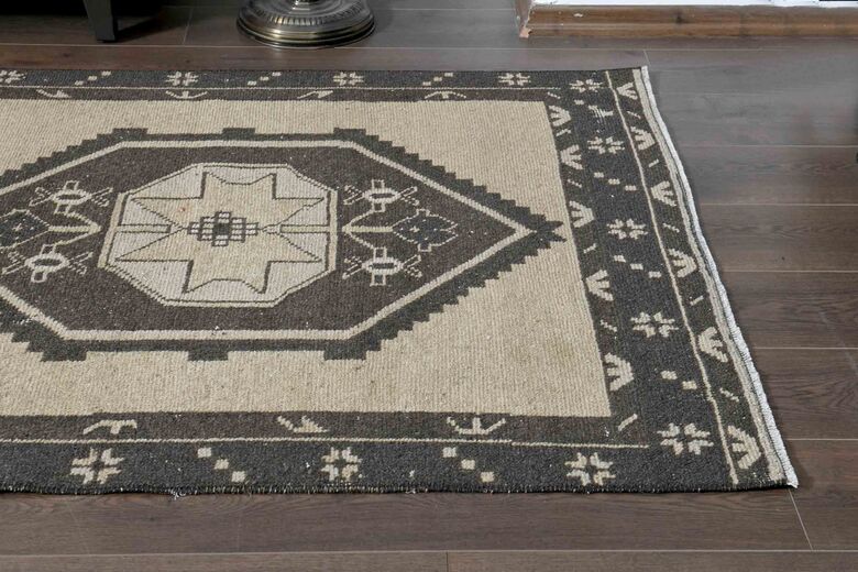 Geometric Brown Beige Vintage Runner