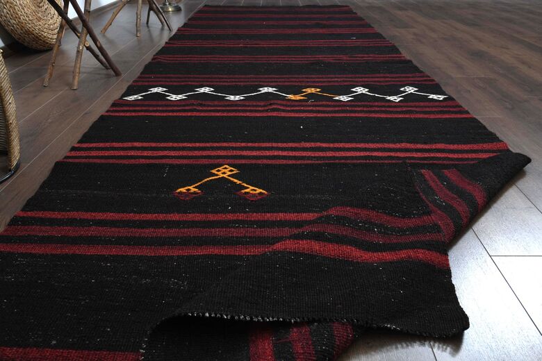 4x14, Black Red Vintage Runner