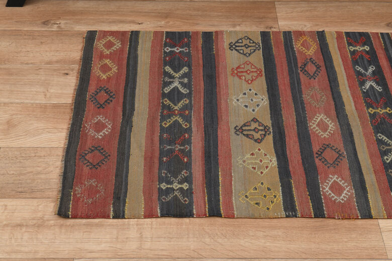 2x5, Vintage Oushak Kilim Runner