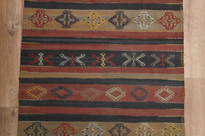 2x5, Vintage Oushak Kilim Runner