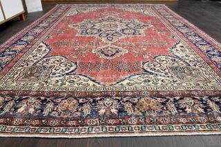 One of a Kind Vintage Turkish Rug - Thumbnail