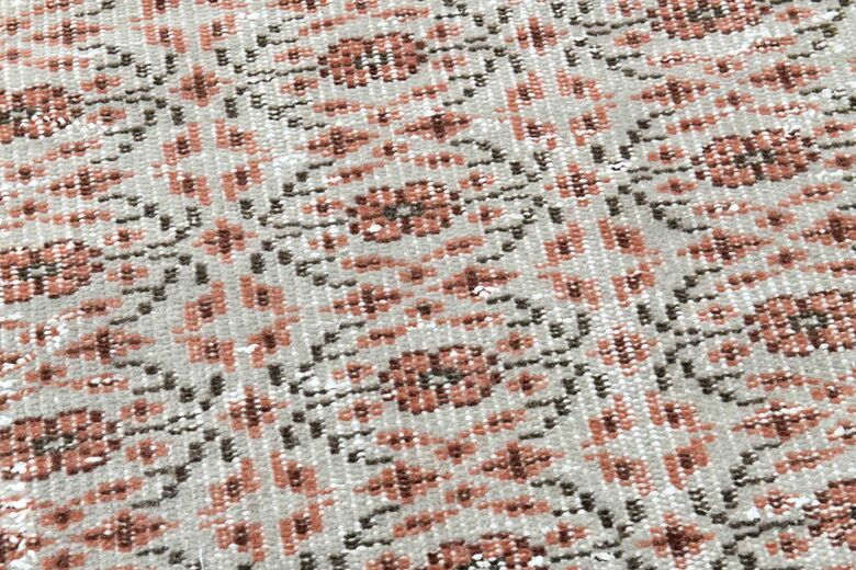 Minimalist Details Vintage Turkish Rug