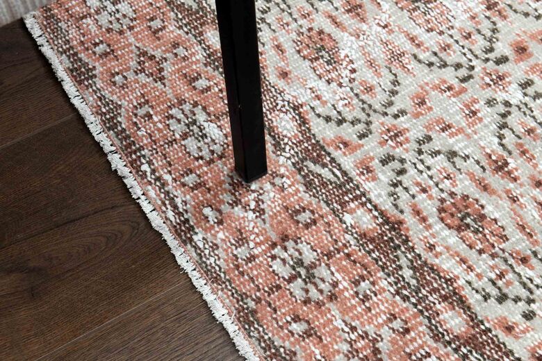 Minimalist Details Vintage Turkish Rug