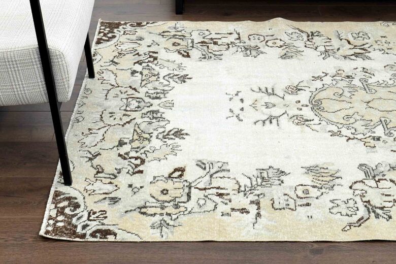 Vintage Oriental Turkish Rug