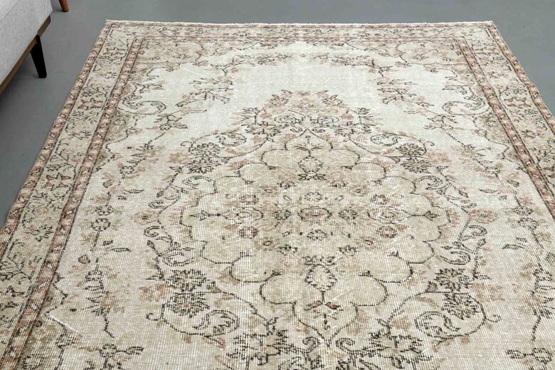 Neutral Bohemian Vintage Rug