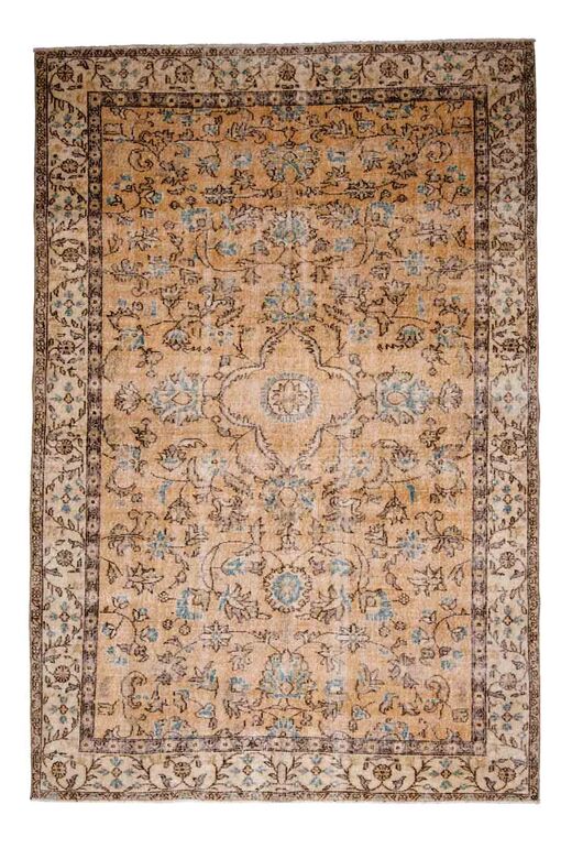 Minimal Details Vintage Turkish Rug