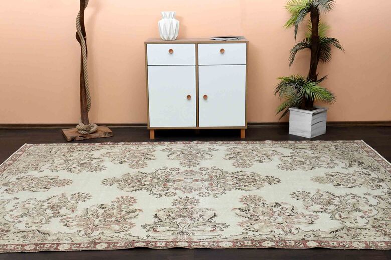 Minimalist Details Vintage Rug