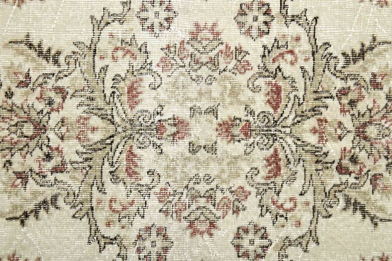 Minimalist Details Vintage Rug