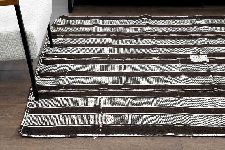 Rare Design Vintage Turkish Kilim Rug