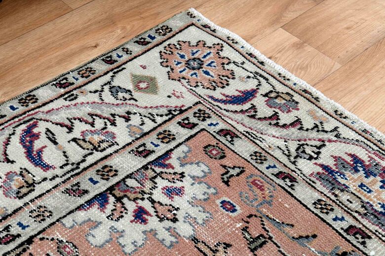 Oriental Pattern Vintage Turkish Rug