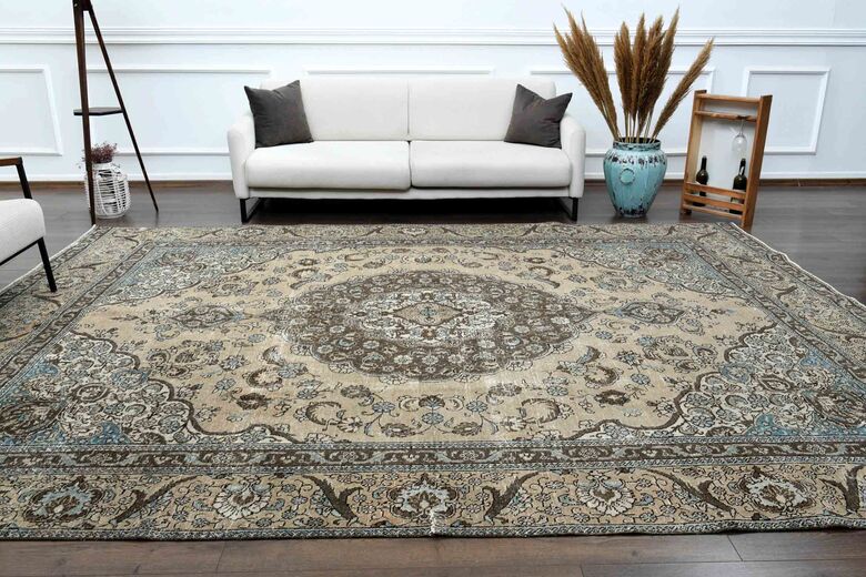 Oriental Vintage Turkish Rug