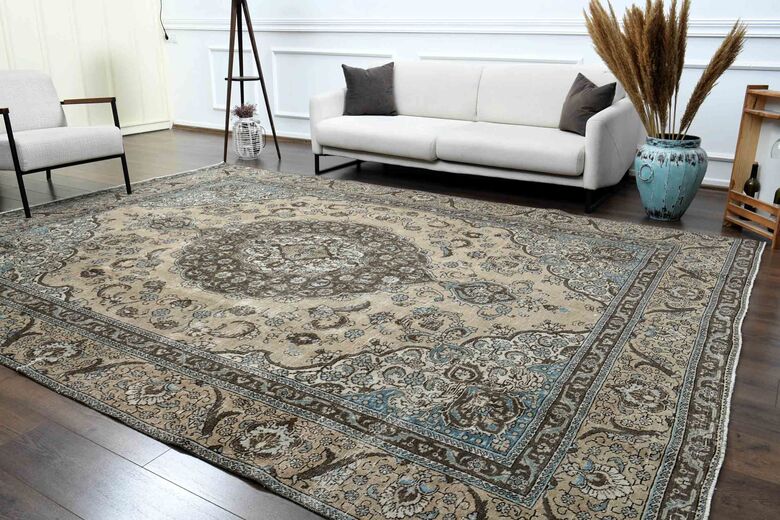 Oriental Vintage Turkish Rug